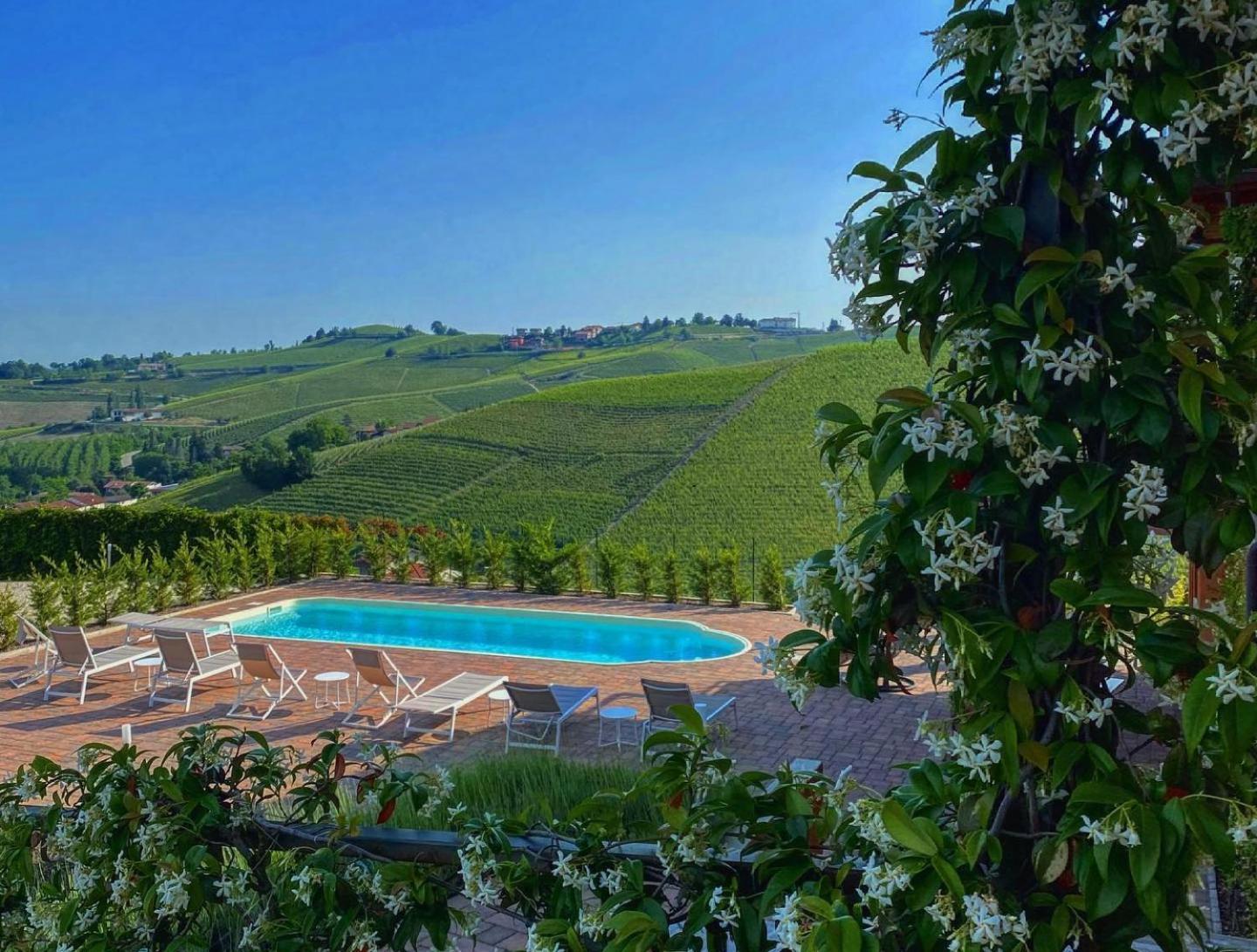 Panoramic Villa Garassino - Country Rooms And Fine Restaurant Treiso Εξωτερικό φωτογραφία
