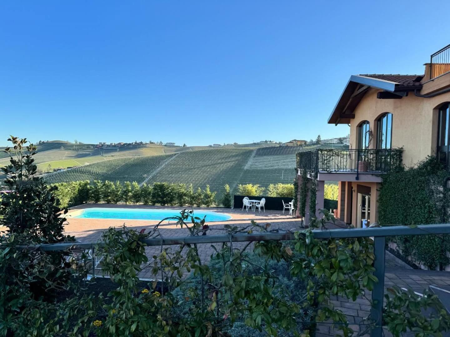 Panoramic Villa Garassino - Country Rooms And Fine Restaurant Treiso Εξωτερικό φωτογραφία